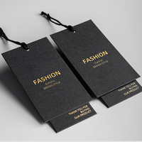 Étiquettes suspendues personnalisées de luxe en papier noir avec logo en feuille d'or pour vêtements, avec cordon