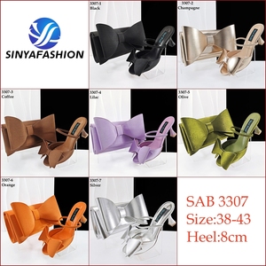 Set di <span class=keywords><strong>Scarpe</strong></span> con <span class=keywords><strong>Tacco</strong></span> Alto e Borsa Sinya per Donna, Decorato con Pietre, Elegante Set Coordinato per Occasioni Speciali - Product Image 2