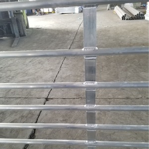 מעקות אלומיניום איכותיים 2 מ\\\"מ ניידים, גדרות זמניות לאתרי בנייה, בקרת קהל ובידוד לחוות - Product Image 4