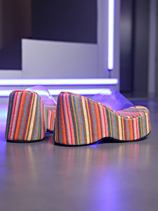 Sandalias de playa de cuña con plataforma de suela gruesa de tela de color liso para mujer europea y americana, ideales para el comercio transfronterizo. - Product Image 3