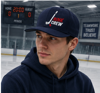 Casquette Snapback en gros avec broderie de bâton de hockey, emballage de détail pour les acheteurs de sports d'hiver avec logo personnalisé