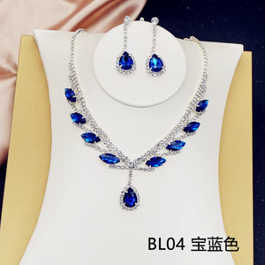 Ensembles <span class=keywords><strong>de</strong></span> bijoux <span class=keywords><strong>de</strong></span> mode deux pièces élégantes strass <span class=keywords><strong>de</strong></span> noël polyvalentes chaîne <span class=keywords><strong>de</strong></span> clavicule en cristal collier <span class=keywords><strong>de</strong></span> mariée boucles d'oreilles - Product Image 4