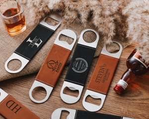 Abridor de Botellas de Cuero Sintético Personalizable con Grabado Láser, Regalo Promocional con Logotipo Personalizado - Product Image 1