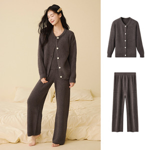 Set Due Pezzi in Morbido <span class=keywords><strong>Pile</strong></span> per Donna, Abbigliamento Casual e <span class=keywords><strong>Pigiama</strong></span> alla Moda per Autunno e Inverno, Cappotto <span class=keywords><strong>con</strong></span> <span class=keywords><strong>Bottoni</strong></span> e Pantaloni Lunghi - Product Image 4