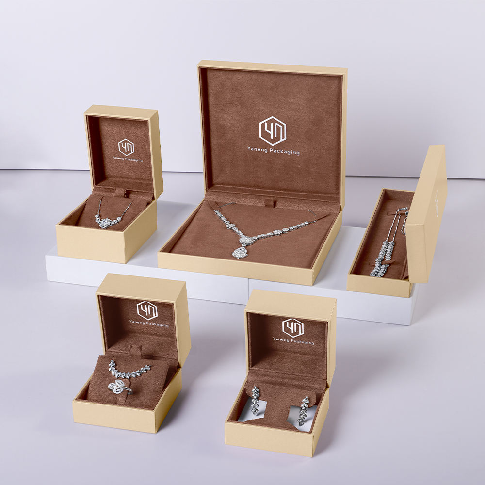 สีน้ำตาล