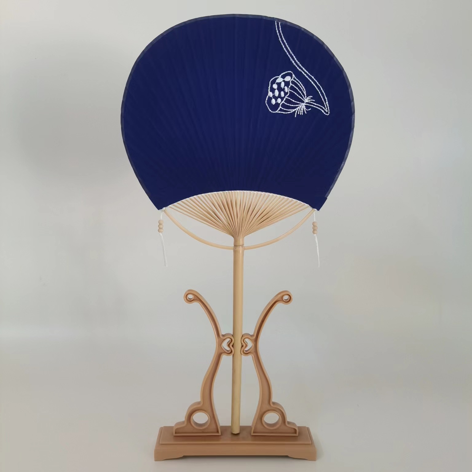 Racine de lotus brodée