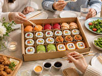 Boîte d'emballage personnalisée en papier kraft pour sushis avec fenêtre transparente, faible MOQ, conteneur alimentaire jetable à emporter, personnalisation pour restaurant