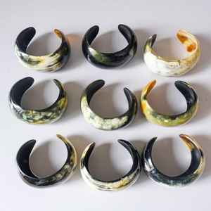 Bracelets uniques en corne de buffle, artisanat naturel, bijoux faits à la main pour femmes, design traditionnel avec un attrait moderne et quotidien - Product Image 5