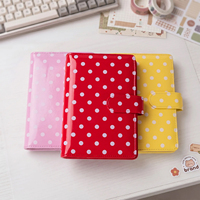 Organizador de Cuaderno A6 Rojo con Diseño de Puntos, Carpeta de Cuero PU con Sobres para Efectivo y Hojas de Planificación de Presupuesto para Ahorrar Dinero