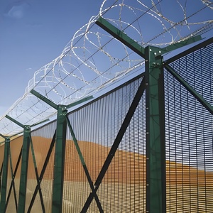Panneaux de clôture en treillis métallique anti-escalade 358 haute sécurité pour l'Afrique du Sud, portail de prison de 1,5 m avec cadre en acier et revêtement PVC galvanisé - Product Image 4