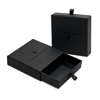Boîte cadeau rigide en carton personnalisée de luxe avec logo, avec poignée en ruban pour l'emballage de bijoux, bagues, colliers, bracelets
