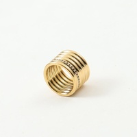 Massiver breiter Ring mit mehrschichtigem Design aus kubischem Zirkonia und Edelstahl, PVD-vergoldet, für Damen