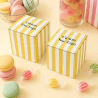 Scatola Pieghevole Quadrata Personalizzata con Strisce Gialle e Bianche, Stampa CMYK, per Caramelle, Alimenti, Regali e Candele