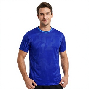 เสื้อยืดผู้ชายไซส์ใหญ่ ผ้าถักแห้งเร็ว โพลีเอสเตอร์ 100% พิมพ์โลโก้ OEM ตามสั่ง สำหรับฤดูร้อนปี 2026 ดีไซน์เรียบๆ โลโก้ด้านหน้า - Product Image 3