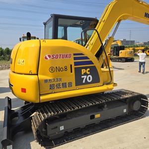 Venta de Fábrica: Excavadora Komatsu PC70 Usada, Excelente Estado, 7 Toneladas, Capacidad de Cucharón de 0.33m, Motor, Caja de Cambios, Bomba de Engranajes - Product Image 1