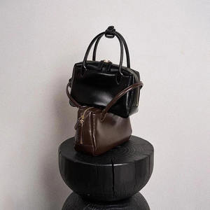 Sac à main vintage en daim, relaxant et très prisé, grande capacité, idéal pour les trajets quotidiens et un usage décontracté, sac à bandoulière. - Product Image 6