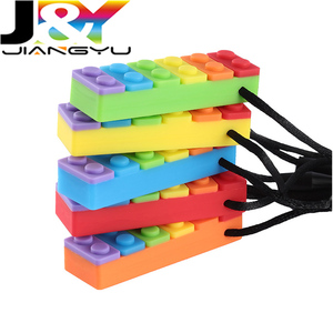 Set di Giocattoli da Masticare in Silicone a Forma di Mattoncini Arcobaleno per Aiuti Sensoriali Orale e Motrici per Bambini e Adulti - Product Image 3