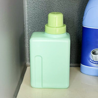 Bouteille de détergent à lessive en HDPE de type carré avec bouchon à vis rose de 600 ml/1000 ml, taille et logo personnalisés
