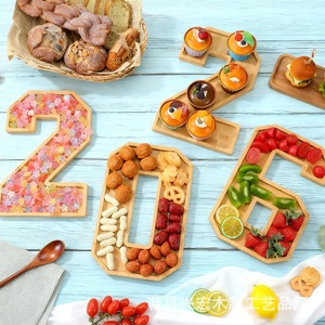Plateau de service en bambou avec lettres et chiffres, couleur bois naturel, pour la présentation des aliments lors de fêtes ou à la maison - Product Image 1
