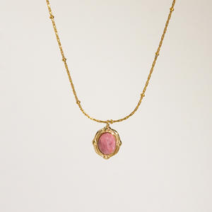 قلادة بوهيمية الطراز من اليشم الطبيعي الأبيض والأحمر والزمرد مع قلادة من الفولاذ المقاوم للصدأ المطلي بالذهب، قلادة كلاسيكية جذابة - Product Image 4