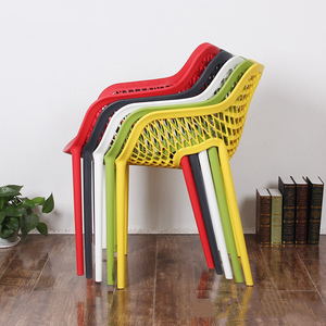 Chaise de salle à manger empilable ventilée moderne, <span class=keywords><strong>en</strong></span> <span class=keywords><strong>plastique</strong></span> léger, facile à <span class=keywords><strong>nettoyer</strong></span> pour les <span class=keywords><strong>chaises</strong></span> de salle à manger intérieures et extérieures - Product Image 2