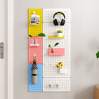 Panneau perforé en acier Organisateur mural Crochet de sol suspendu en gros Présentoir en carton avec crochet à chevilles