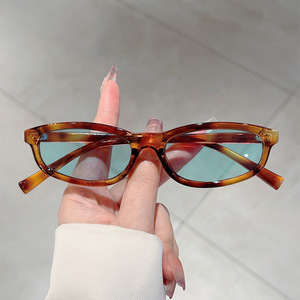 Classico ovale piccola montatura Vintage <span class=keywords><strong>occhiali</strong></span> <span class=keywords><strong>da</strong></span> <span class=keywords><strong>sole</strong></span> <span class=keywords><strong>donna</strong></span> uomo 2025 popolare marca di lusso Designer <span class=keywords><strong>occhiali</strong></span> <span class=keywords><strong>da</strong></span> <span class=keywords><strong>sole</strong></span> Punk Hip Hop Eyewear UV400 - Product Image 1