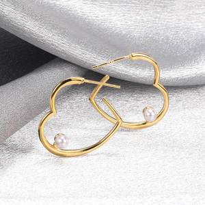 Boucles d'oreilles créoles en or E2155 avec perle blanche imitation sertie, bijoux minimalistes pour femmes, à porter au quotidien - Product Image 5