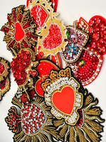 Fabricant de patchs de broderie personnalisés au fer à repasser pour tissu en forme de coeur paillettes perlées strass appliques
