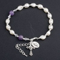 Bracelet chapelet religieux en perles d'eau douce 8x10mm, améthyste 8mm, cristal 4mm, argent 3mm, avec breloque croix et médaille miraculeuse