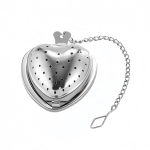 Infuseur à thé portable en forme de coeur en acier inoxydable 304 de Noël de voyage avec plateau d'égouttement en chaîne - Product Image 1
