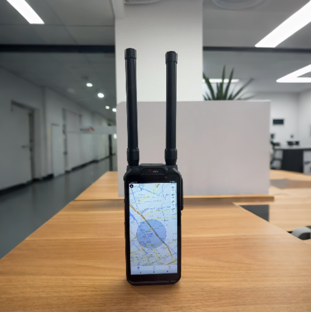 3km Handheld Drone Detector UAV Radio Direction Finder 100-6000MHz Full Frequency Scanner Pilot Location IP67 24h Working Time