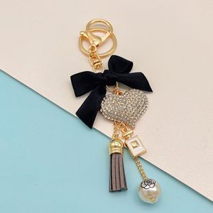 Porte-clés Cœur en Strass avec Nœud, Pompon et Breloque de Sac en Perles - Product Image 1