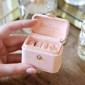 Boîte à bijoux portable en cuir PU avec logo personnalisé, mini boîte de rangement pour bagues, boucles d'oreilles, colliers et bracelets - Product Image 1