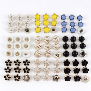 กระดุมเสื้อเรซิ่นลายดอกไม้หลากสี MeeTee -AP2261 - Product Image 1