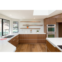 Ensemble d'armoires de cuisine élégantes avec un design d'organisation optimisant l'espace pour appartements, villas et maisons