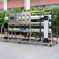 Usine de dessalement d'eau de mer à haute efficacité 5000LPH avec système RO, applicable aux familles et aux usines, avec 1 an de garantie