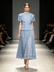 Completo due pezzi stile Palazzo Francese Estate 2026: Blusa alla moda con risvolto e maniche a sbuffo, gonna ricamata a vita alta - Product Image 3