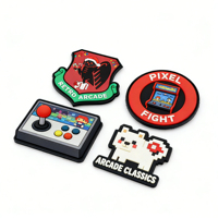 Patch brodé 2D en PVC souple personnalisé pour marque de vêtements haut de gamme, avec alphabet 3D, cœur et fleur, accessoire pour chapeau