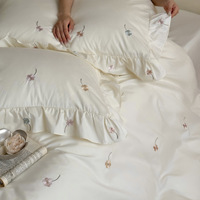 Sensation incroyablement douce pour toute l'année confort rose fleur broderie drap de lit 4 pièces ensemble de literie avec garniture de tresse à volants