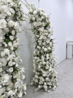 Arche de mariage H535 en fer avec roses artificielles en soie blanches et delphiniums, hauteur 2,3 m