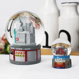 Redeco Low Price Modern SnowGlobe Glass Diy Snow Globe Ornament Resin Crafts For Gifts Home Decorations