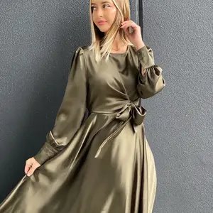 厂家直销新设计批发素色缎面Abaya迪拜穆斯林女装Abaya