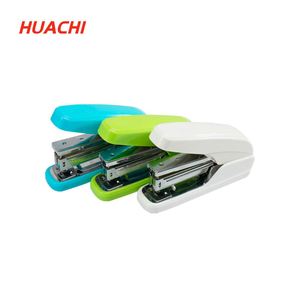 Engrapadora Manual Portátil de Plástico HUACHI Modelo 267, Fabricada en Zhejiang, Ahorra Esfuerzo, Sin Grapas, Capacidad para 24/6-100 Piezas, 125x66x36mm - Product Image 1