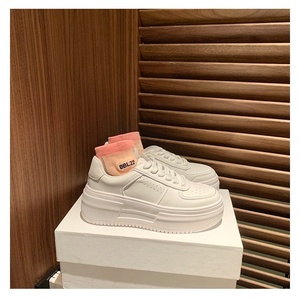 Zapatillas de deporte blancas con plataforma para mujer, zapatos informales con cordones transpirables de tacón alto de 6-8 cm - Product Image 1