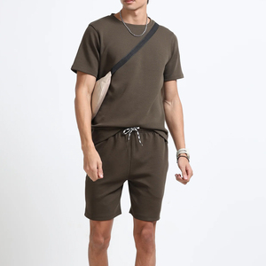 ราคาขายส่ง เสื้อยืดคอกลมแขนสั้นลำลองสำหรับผู้ชายและกางเกงขาสั้นสำหรับผู้ใหญ่ พร้อมสกรีนโลโก้ตามสั่ง - Product Image 6