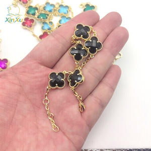 हॉट सेलिंग फैशन पीतल 14k गोल्ड-प्लेटेड फाइव-लीफ क्लैवर हिप हॉप आकर्षण ब्रैसलेट रंगीन जिरकॉन स्टोन दिल के आकार का पैटर्न - Product Image 6