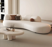 Canapé modulaire incurvé de luxe en cuir PU crème, style moderne et minimaliste, avec coussins ronds, pour salon, centre commercial et hôtel