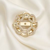Broche en alliage doré à maillons entrelacés avec cristaux pavés – Élégante épingle pour femme, accessoire de luxe moderne