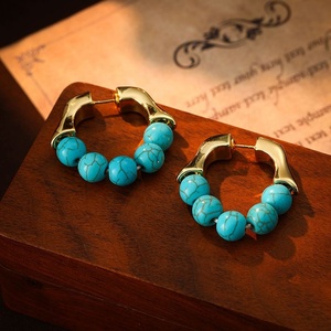 Nouvelles boucles d'oreilles à clous en perles de raisin violettes, légères et luxueuses, de haute qualité, style français, pour les trajets quotidiens, avec un design personnalisé - Product Image 3